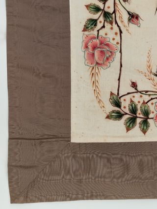 Antico arazzo dipinto scena angeli motivo floreale