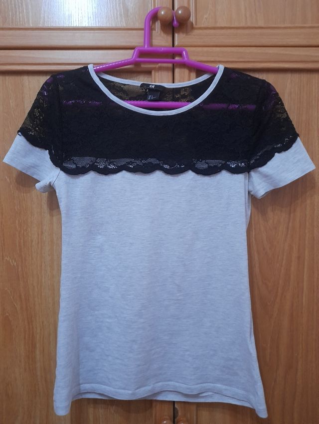 Camiseta H&M encaje gris-negro T-S