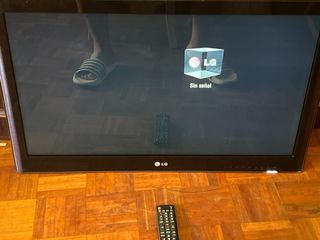TV LG 32" negra con mando original