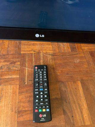 TV LG 32" negra con mando original