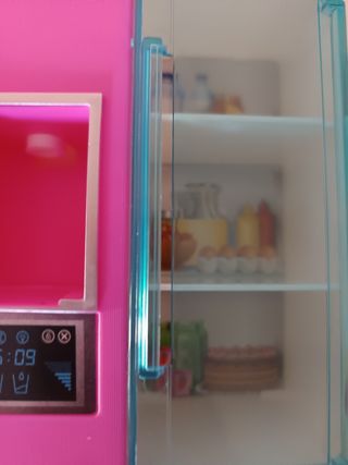 Barbie nevera rosa, refrigeradora.