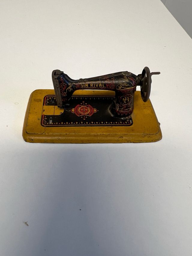 Muebles miniatura madera: piano y 7 piezas