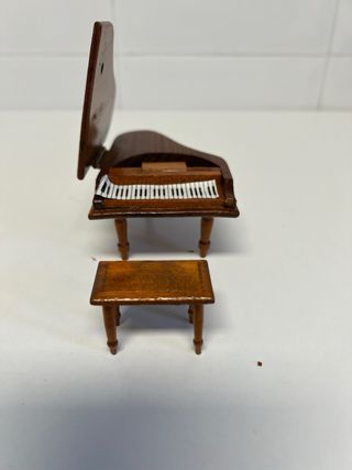 Muebles miniatura madera: piano y 7 piezas