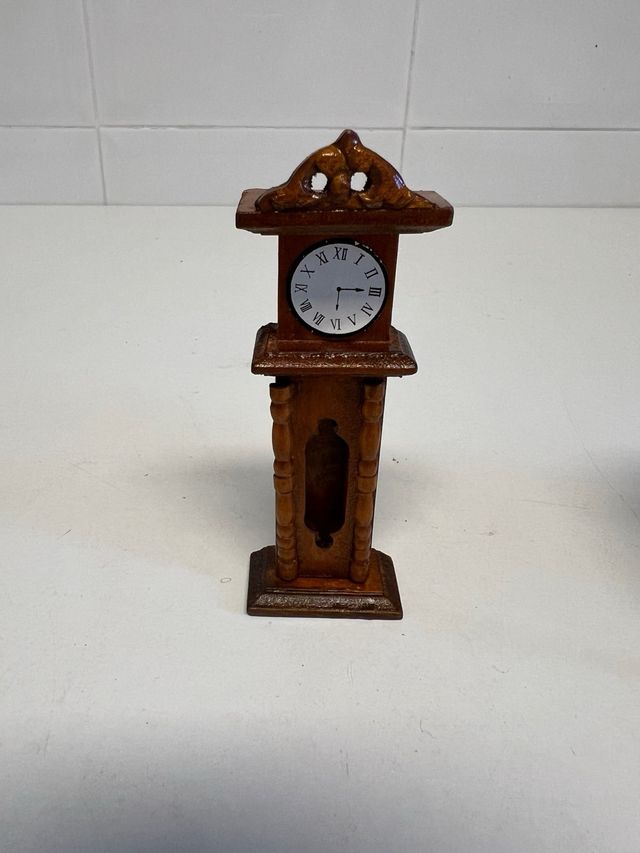 Muebles miniatura madera: piano y 7 piezas