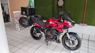 Yamaha Fazer 600 roja
