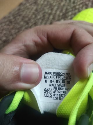 Botas fútbol Adidas multitaco.