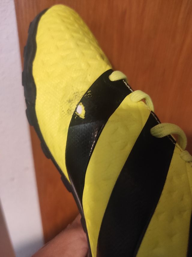 Botas fútbol Adidas multitaco.