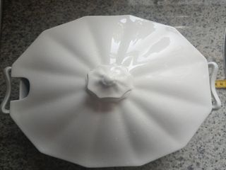 Sopera porcelana blanca antigua