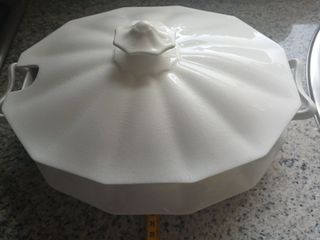 Sopera porcelana blanca antigua
