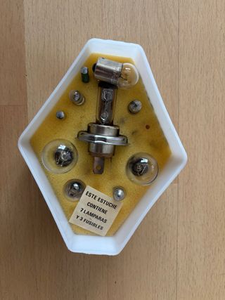 Estuche bombillas Renault clásico