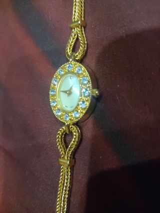 Rebaja Pulsera forma Reloj dorado y circonitas 