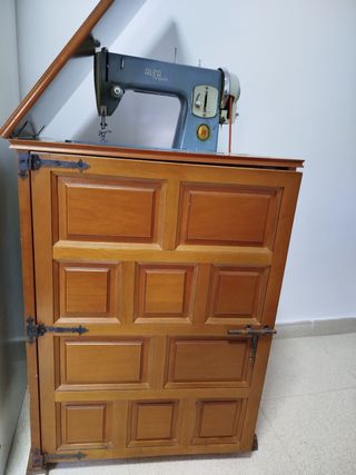 Máquina manual de coser, marca Alfa Royale