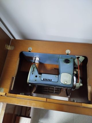 Máquina manual de coser, marca Alfa Royale