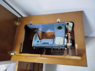 Máquina manual de coser, marca Alfa Royale