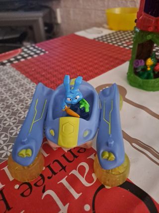 Metazels: Coches y figuras