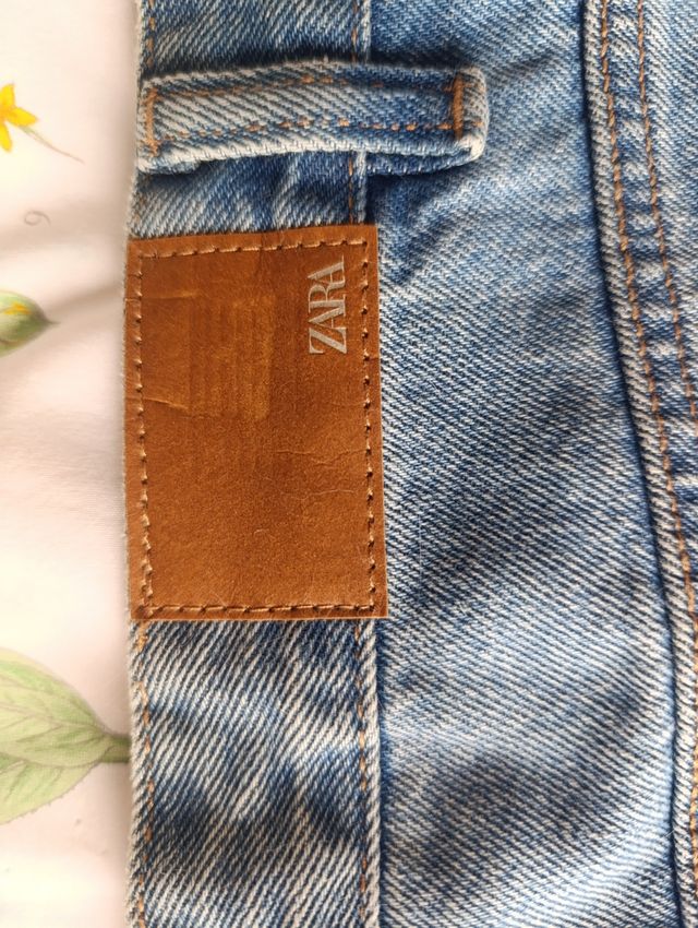 Minifalda vaquera Zara - Desgastada