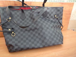 Bolso Louis Vuitton Neverfull Gris