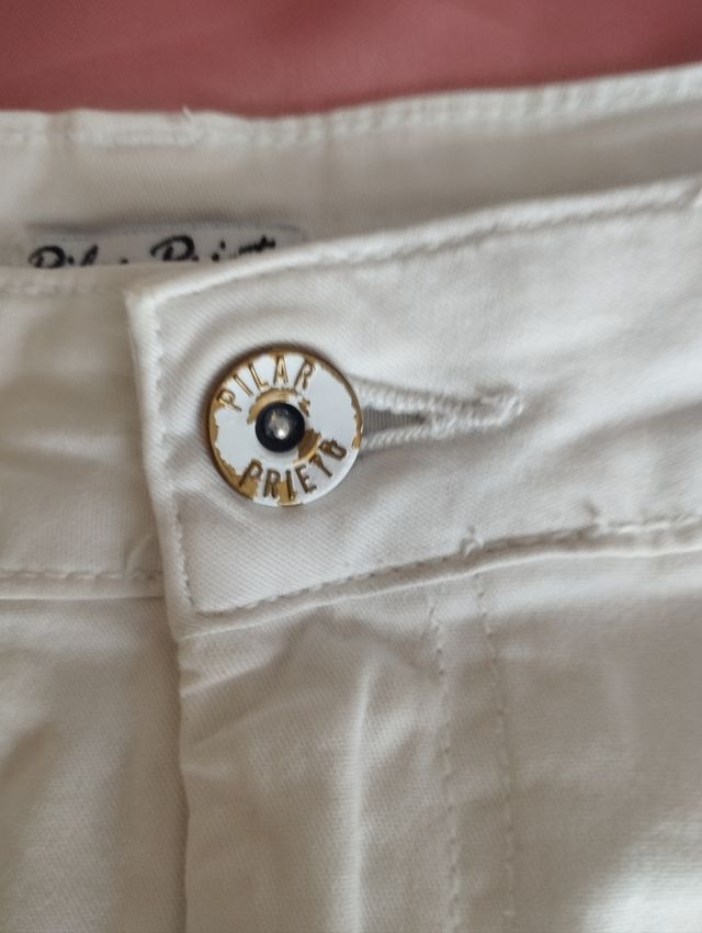 Falda blanca Pilar Prieto