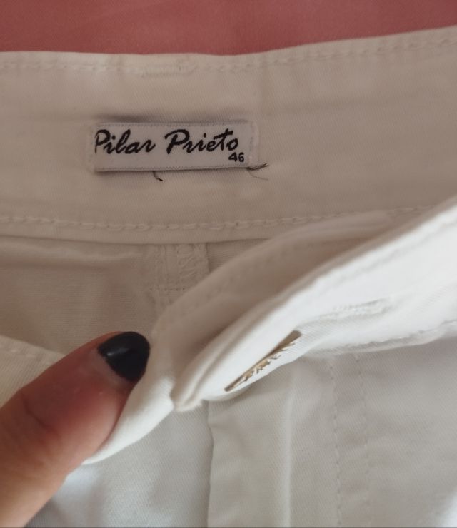 Falda blanca Pilar Prieto