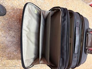 Maletín ejecutivo negro con ruedas