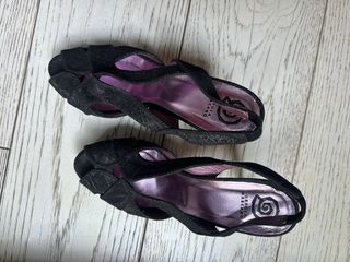 Sandalias negras fiesta con un poco xde brillo 