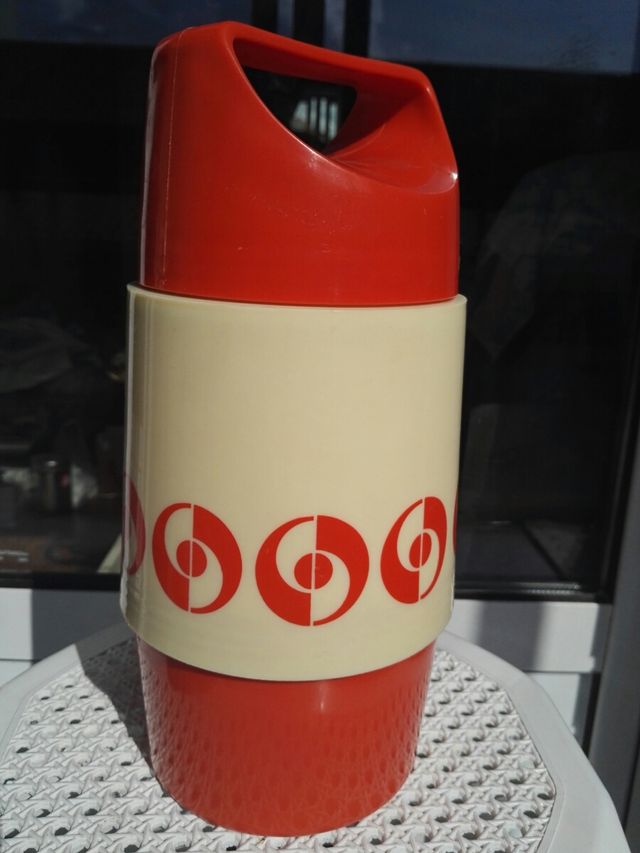 Termo vintage rojo y beige