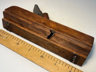 Cepillo de carpintero antiguo