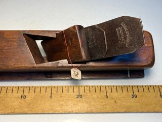 Cepillo de carpintero antiguo