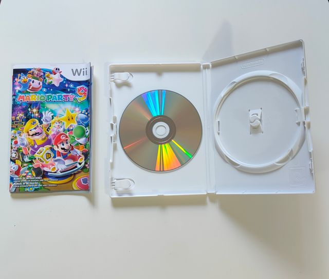 Wii Mini - Pack Completo con 2 Mandos y 2 Juegos.