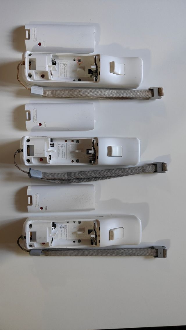 Wii Mini - Pack Completo con 2 Mandos y 2 Juegos.