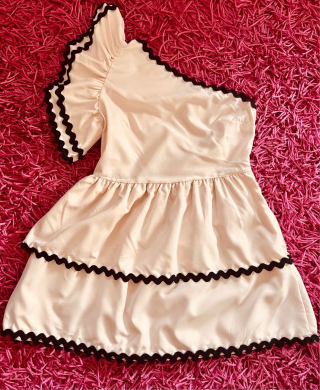 Vestito beige - Scollo asimmetrico