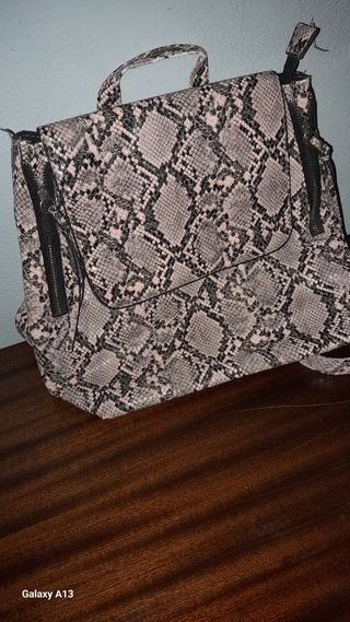 Mochila Serpiente Negra y Rosa
