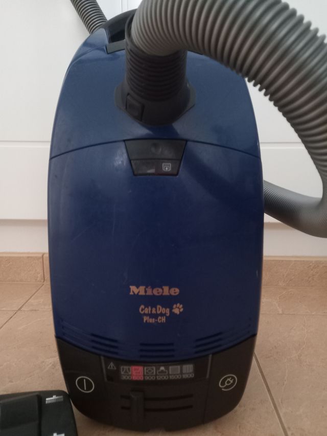 Aspiradora Miele Cat&Dog 1800W.