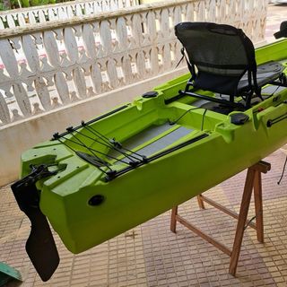 Kayak pesca verde lima.