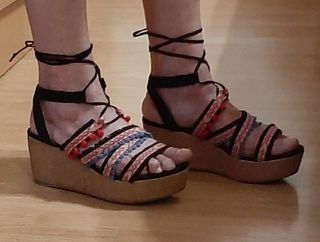 Sandalias cuña Mustang multicolor