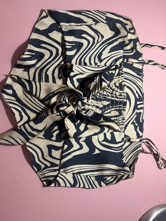 Top tirantes estampado- beige y negro