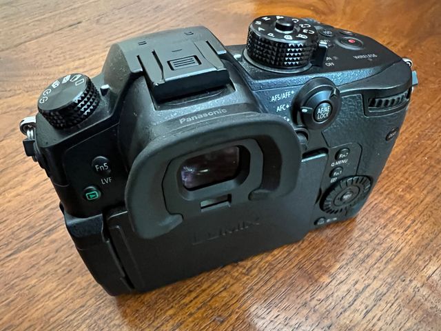 Panasonic LUMIX GH5 + Objetivo 12-32mm + 35mm 1.7