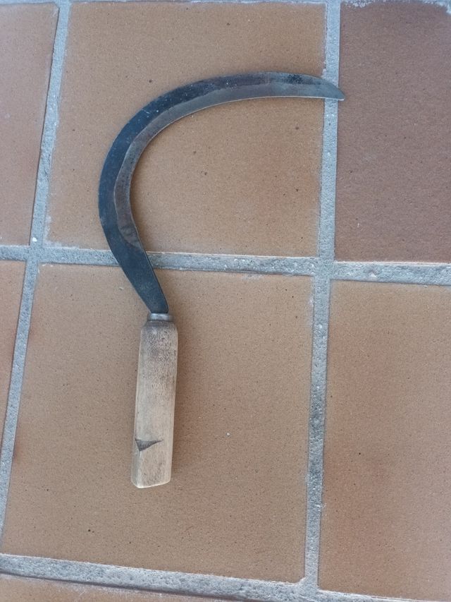 Hoz antigua herramienta agrícola