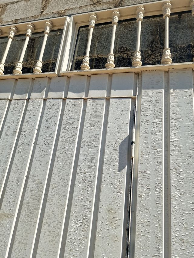 Puerta garaje blanca ,para cocheras parcelas