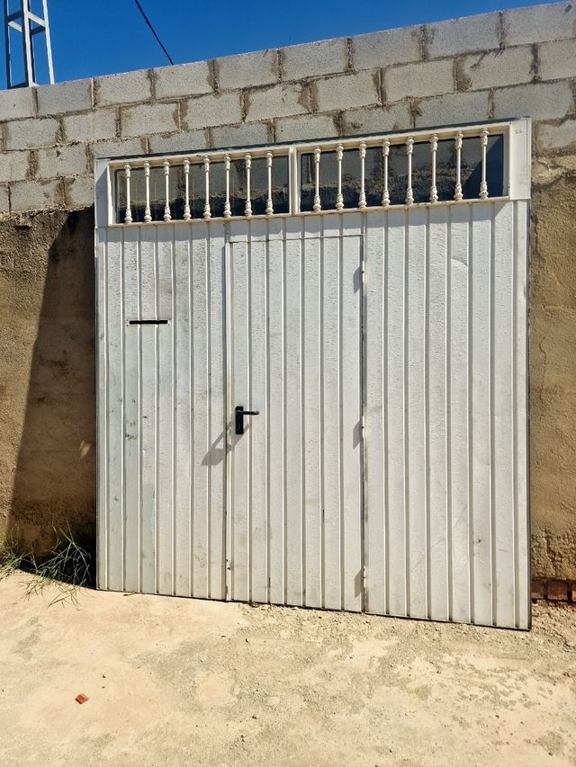 Puerta garaje blanca ,para cocheras parcelas