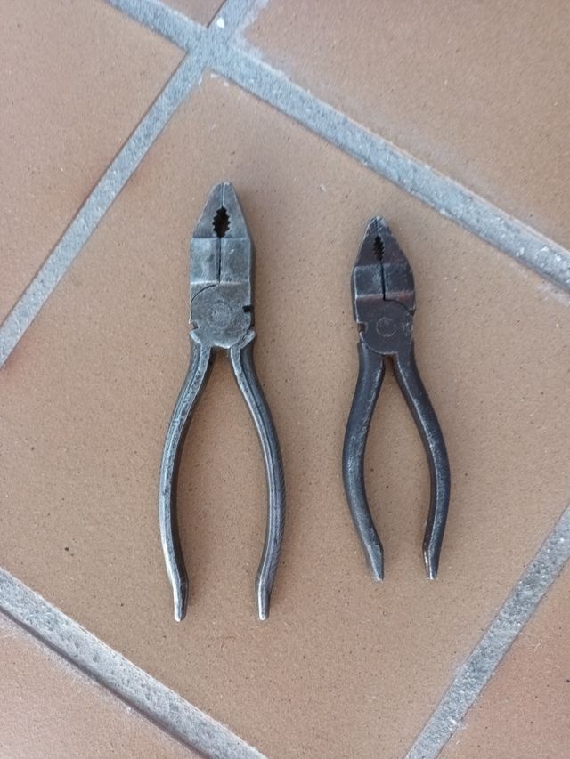 Alicates antiguos (2 uds) 8 EUROS los dos