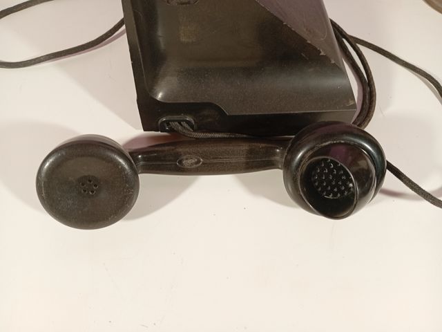 Teléfono baquelita antiguo
