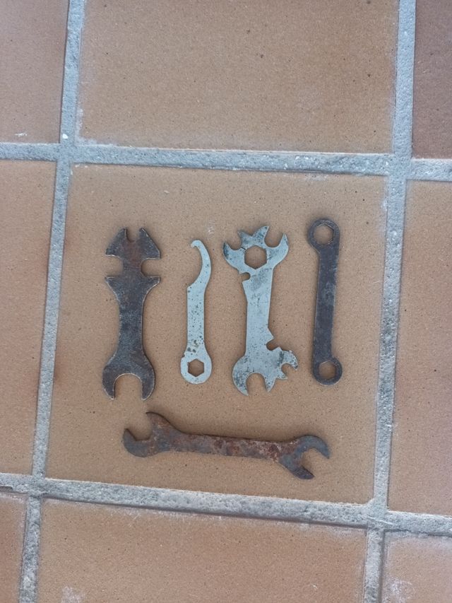 Juego de llaves antiguas bici. 5 € todas