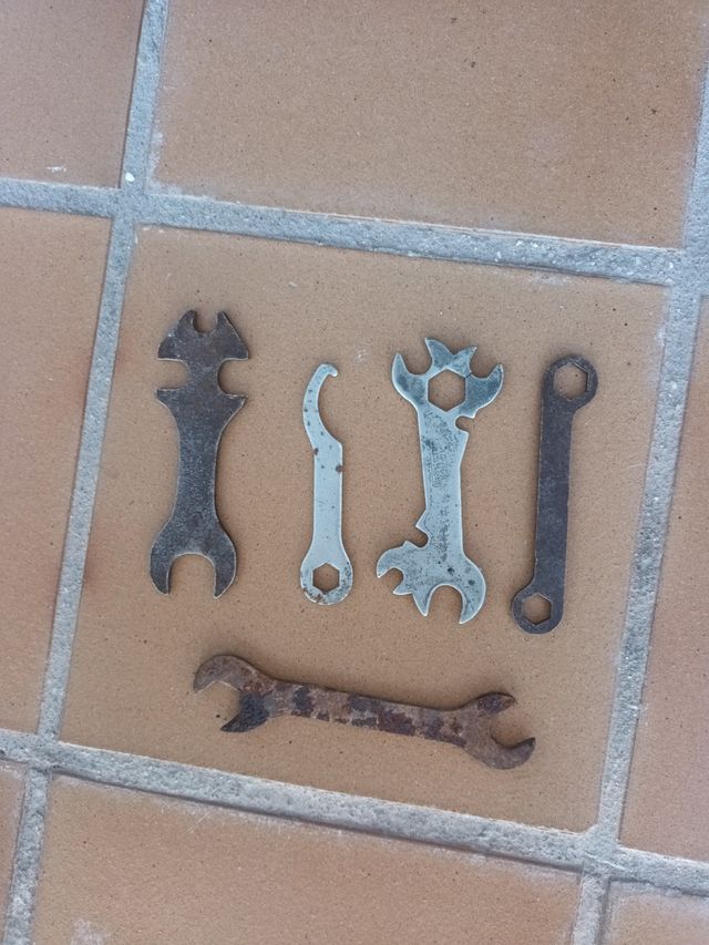 Juego de llaves antiguas bici. 5 € todas
