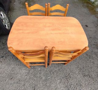 Mesa extensible + 4 sillas madera