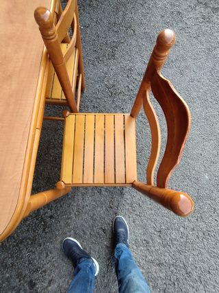 Mesa extensible + 4 sillas madera