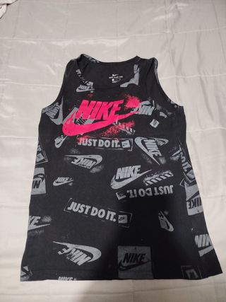 Camiseta Nike negra y rosa sin mangas