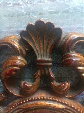 Espejo ovalado dorado antiguo