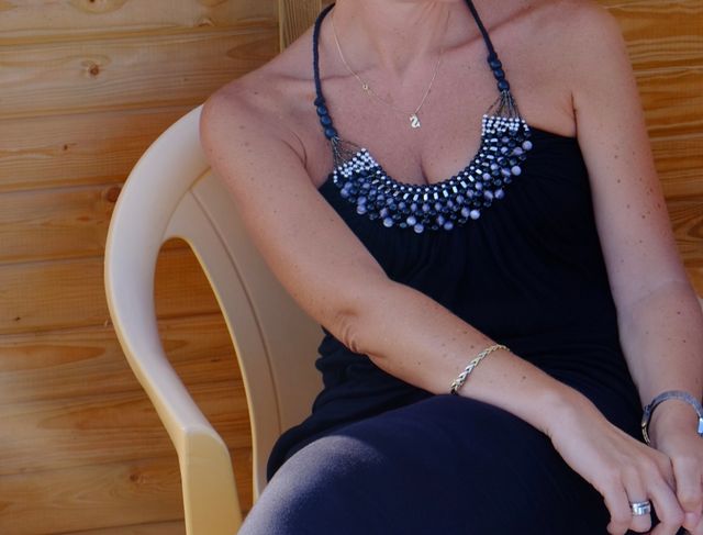 Top nero spalle scoperte