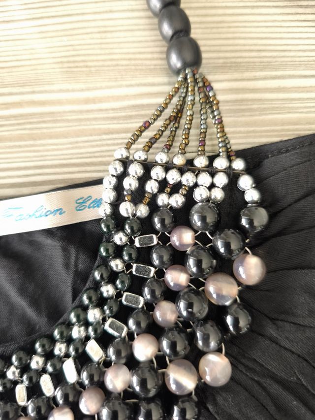 Top nero spalle scoperte